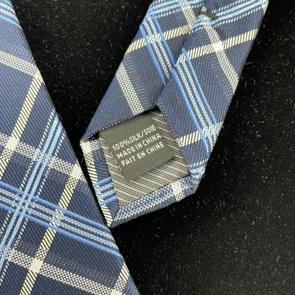 Jones New York Premium Necktie. Blue and Grey Geometric. 8cm - Picture 2 of 9